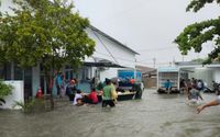 Banjir merendam sejumlah wilayah di Kota Padang, Sumatera Barat