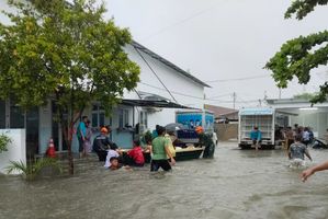 Banjir merendam sejumlah wilayah di Kota Padang, Sumatera Barat