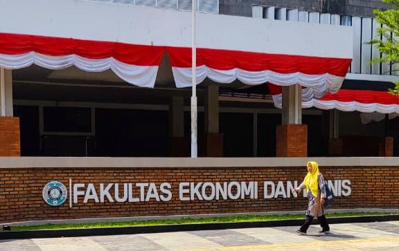 USU memberhentikan mahasiswa berinisial CHS dari Program Studi S-1 Akuntansi, Fakultas Ekonomi dan Bisnis karena terbukti melakukan kekerasan seksual 
