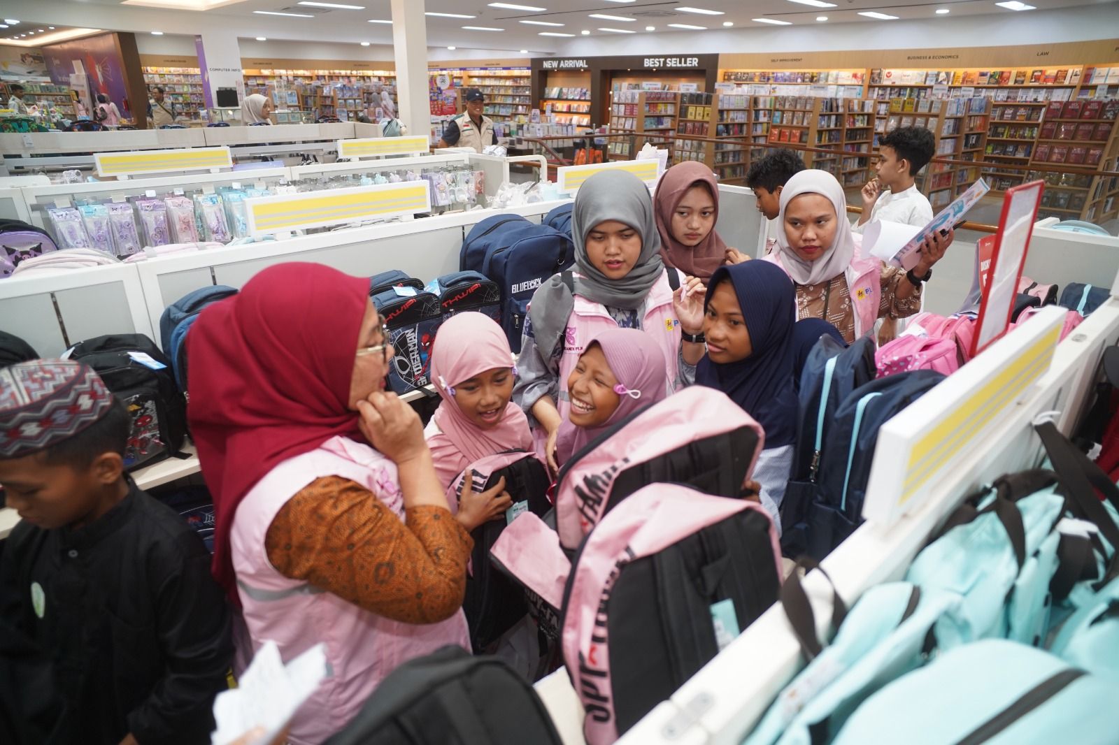 Srikandi PLN Bawa 178 Anak Yatim Berani Bermimpi dan Kejar Cita