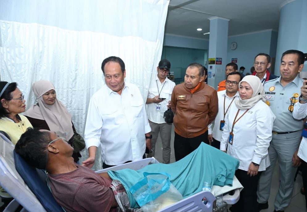 Dirut Jasa Raharja Dampingi Wamenhub Tinjau Penanganan Korban KM Mutiara Sentosa II di RS PHC Surabaya.