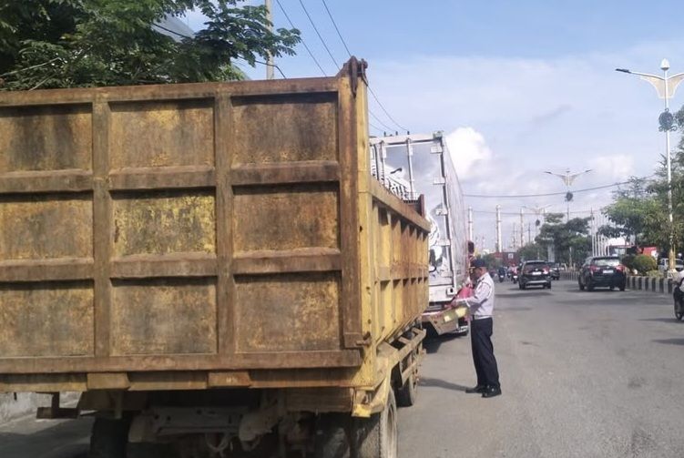 Jam operasional truk di Balikpapan masih berlaku