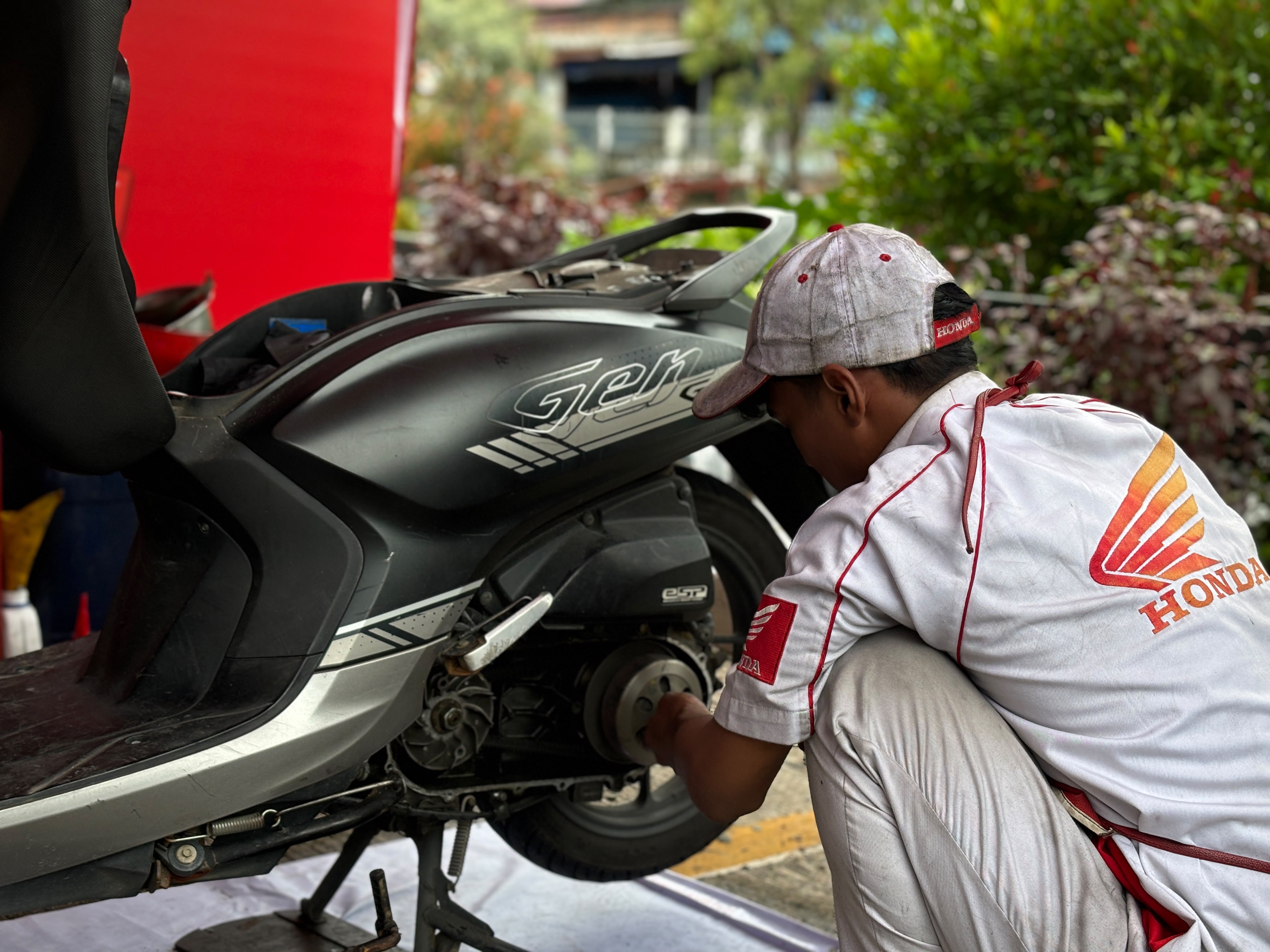 Motor tiba-tiba mogok? Astra Motor Kaltim 1 membagikan 5 penyebab motor mogok, mulai dari mesin overheat, oli, bahan bakar, klep hingga filter udara.