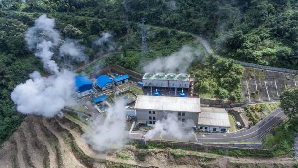 Flores di Atas Bumi yang Bergolak: Tanah, Api, dan Kebenaran