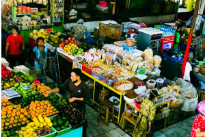 Kenali Tren Wisata Snackpacking, Liburan Sambil Cari Jajanan Lokal!