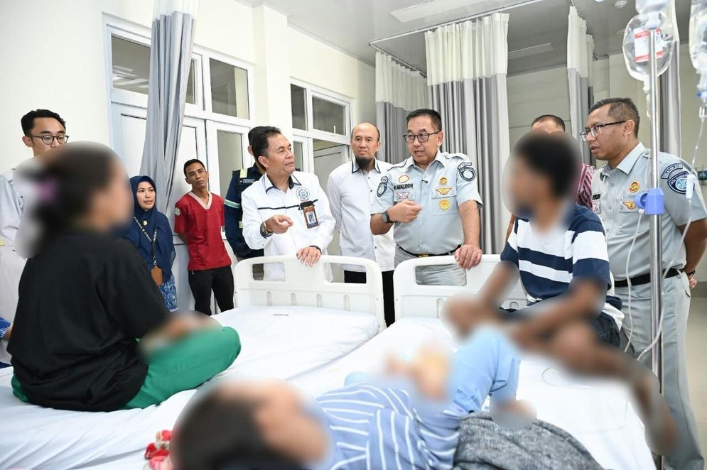 Pastikan Jaminan Perawatan Berjalan Baik, Direksi Jasa Raharja Tinjau Korban KMP Putri Yasmin di Rumah Sakit.