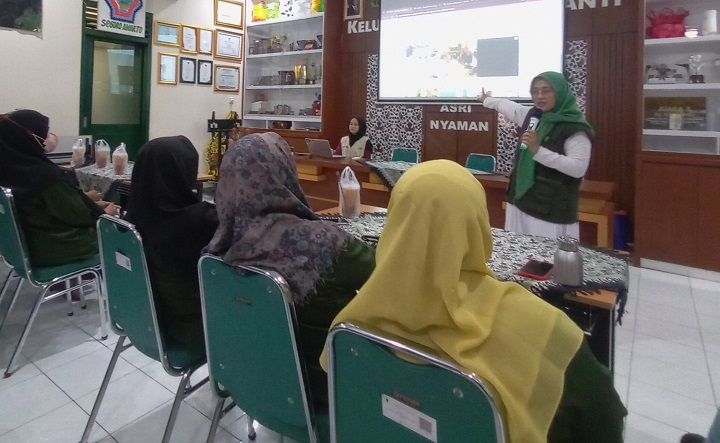 UIN Sunan Kalijaga Kenalkan ‘GenHi’ kepada Pengelola Bank Sampah di Purwokinanti