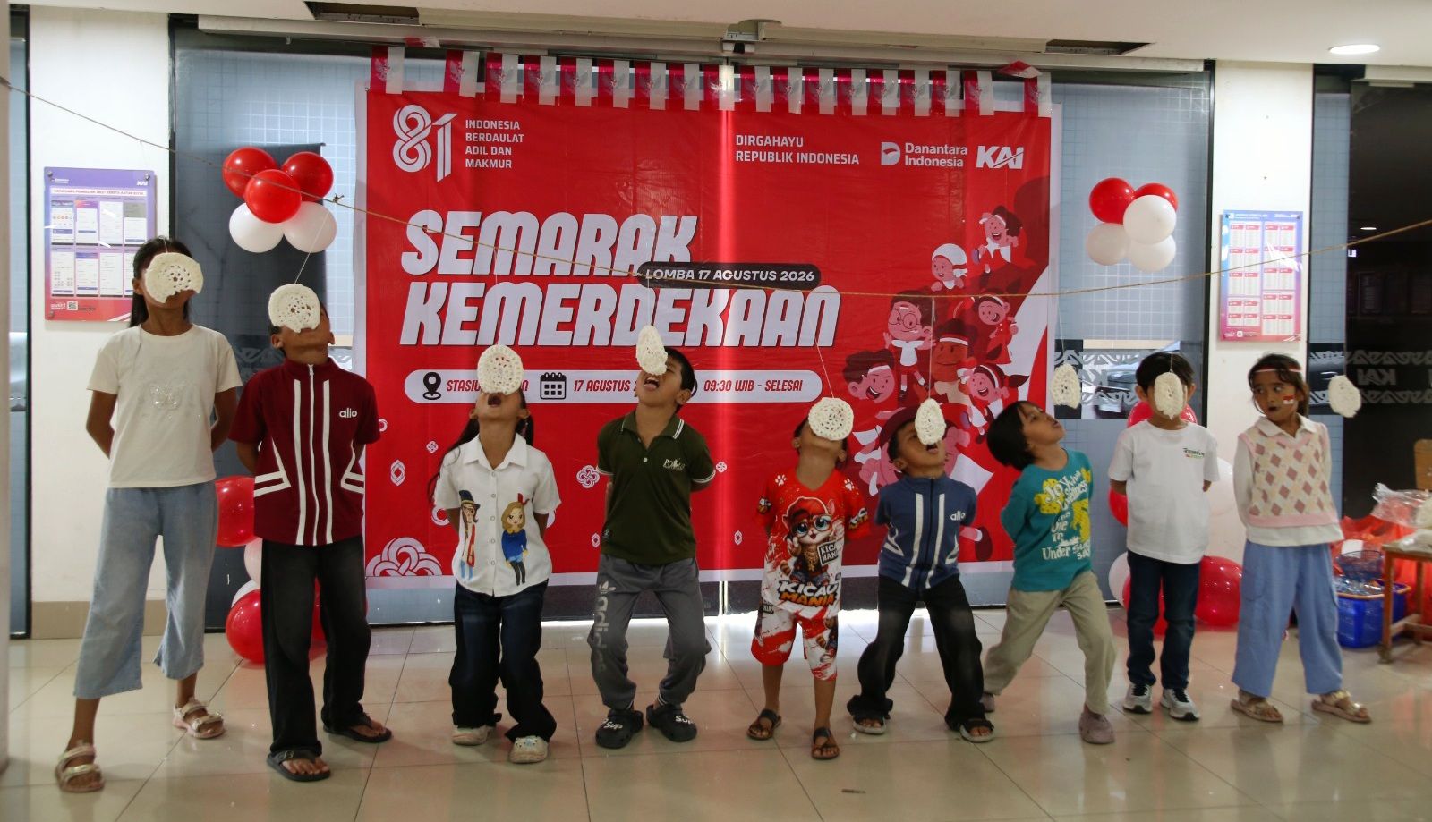 KAI Sumut meriahkan peringatan HUT ke-81 Kemerdekaan Republik Indonesia dengan pengalaman perjalanan yang berkesan kepada pelanggan di stasiun maupun di atas kereta api