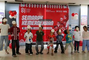 KAI Sumut meriahkan peringatan HUT ke-81 Kemerdekaan Republik Indonesia dengan pengalaman perjalanan yang berkesan kepada pelanggan di stasiun maupun di atas kereta api