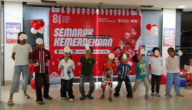  KAI Sumut meriahkan peringatan HUT ke-81 Kemerdekaan Republik Indonesia dengan pengalaman perjalanan yang berkesan kepada pelanggan di stasiun maupun di atas kereta api