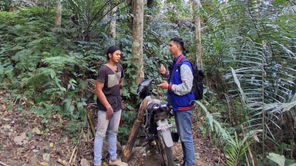 Mantri BRI Terobos Jalan Rusak Demi Dampingi Pelaku Usaha Cianjur Selatan