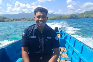 Terjang Ombak, Mantri BRI Layani Perbankan Warga di Kepulauan Maluku Utara