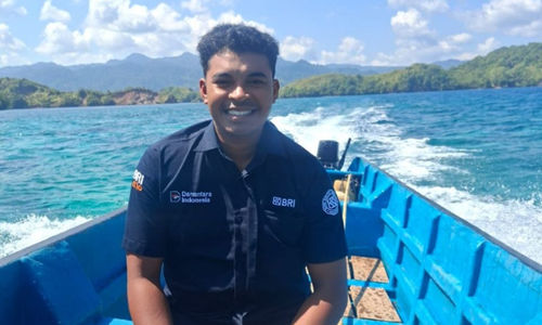 Terjang Ombak, Mantri BRI Layani Perbankan Warga di Kepulauan Maluku Utara