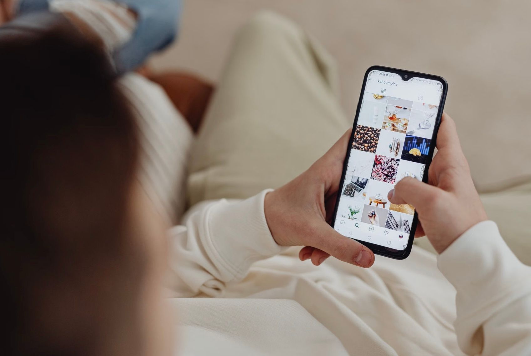 Tak Perlu Hapus Semua, Begini Cara Hapus Satu Foto di Carousel Instagram