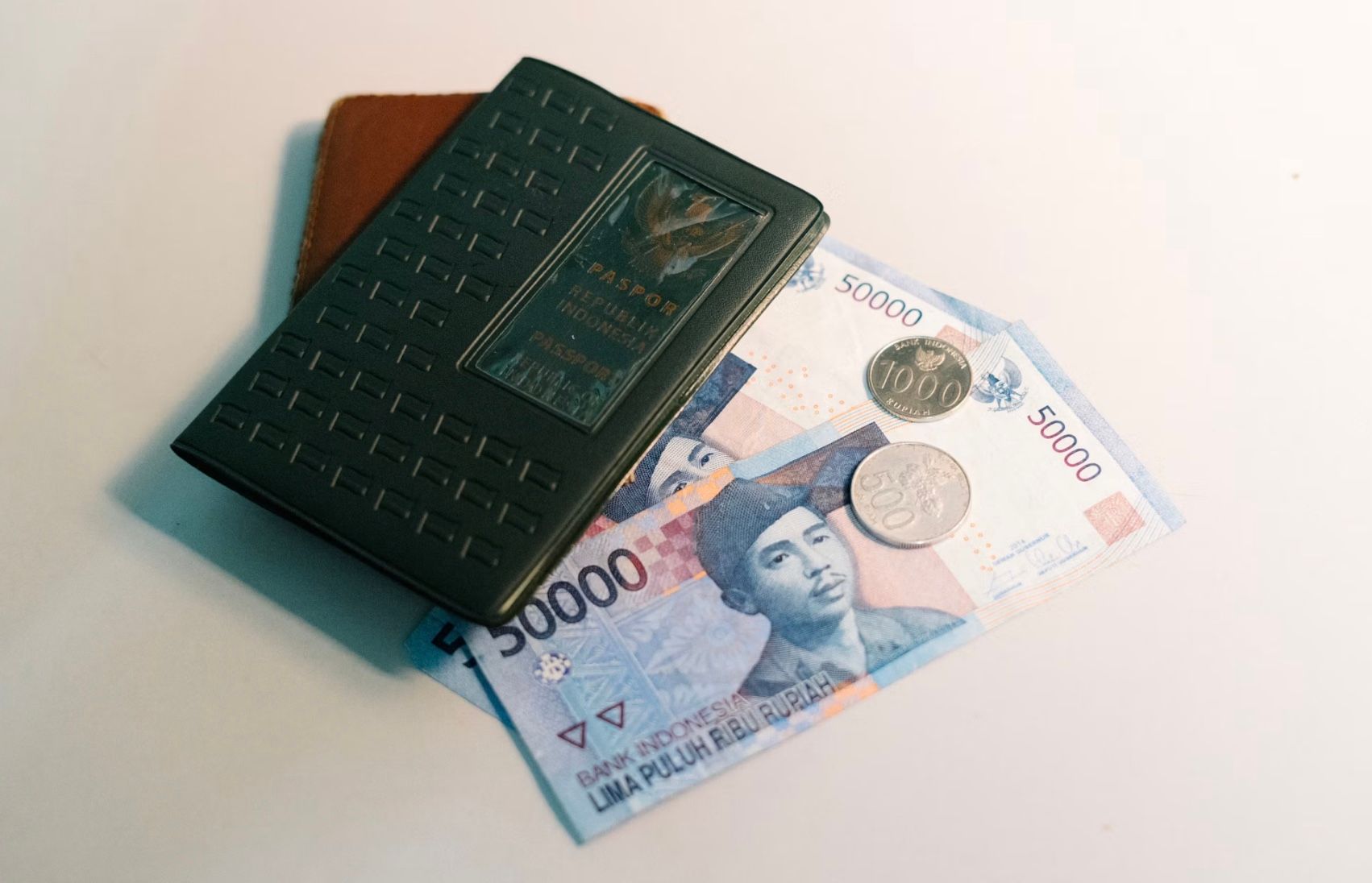 Jangan Tertipu! Ini Cara Membedakan Uang Asli dan Palsu