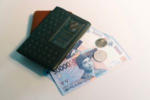 Jangan Tertipu! Ini Cara Membedakan Uang Asli dan Palsu