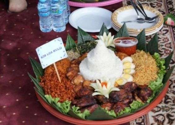 Tumpeng khas Loa Kulu Kutai Kartanegara. 
