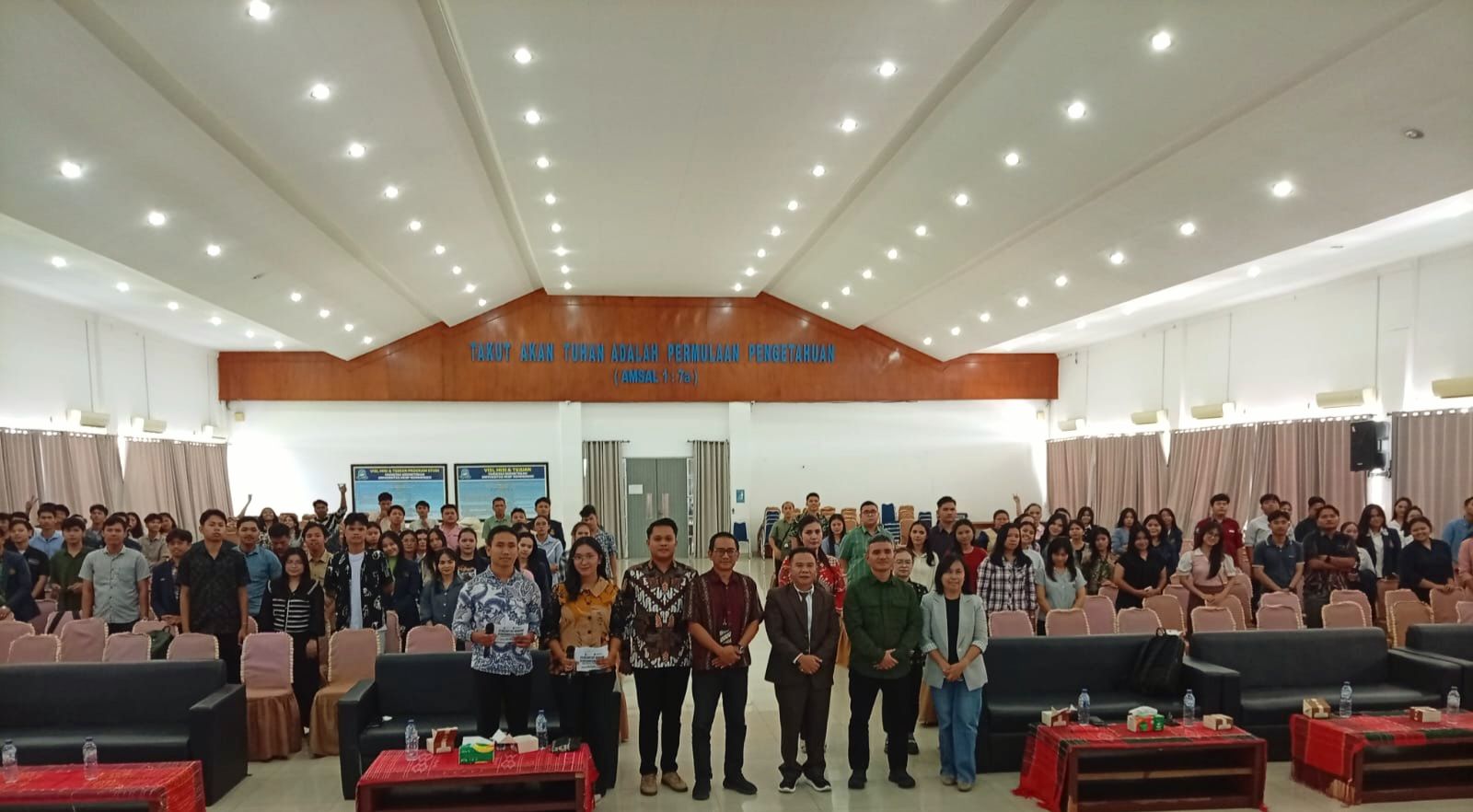 KPPU menjadi narasumber kuliah umum pengantar hukum persaingan usaha di aula Fakultas Hukum UHN Medan