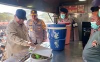 Prabowo Bersama Kapolri dan Kapolda NTT Cek Bantuan Pengungsi Nagekeo  .jpg