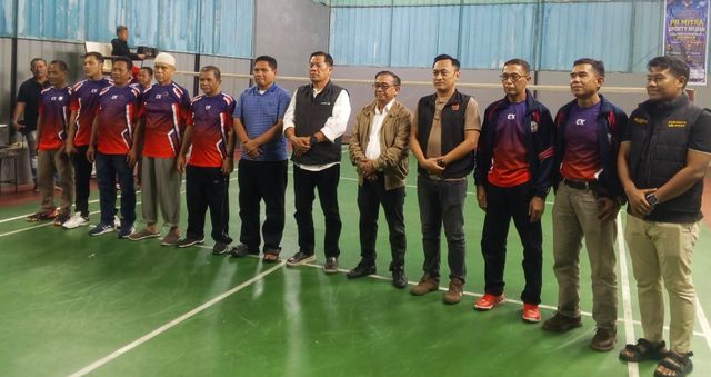 Kadispora Kota Medan Tengku Chairuniza membuka Turnamen Badminton kedua PB Mitra Sporty Medan di GOR Bulutangkis Willy Randi, Kecamatan Medan Marelan, Kota Medan