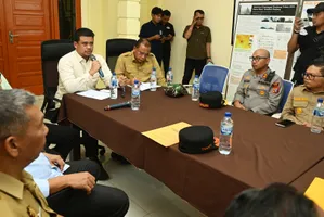 Gubernur Sumut Bobby Nasution melakukan rapat teknis bersama Bupati Karo, Antonius Ginting, Forkpimda Kabupaten Karo, sejumlah OPD Pemprov, BMKG Sumut, serta Kepala Pos PGA Sinabung Armen Putra di PVMBG Sinabung di Kecamatan Simpang Empat, Kabupaten Karo