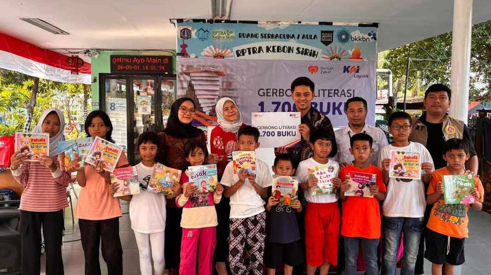 Tingkatkan Minat Baca, KAI Logistik Salurkan 1.700 Buku melalui Program “Gerbong Literasi”.jpg