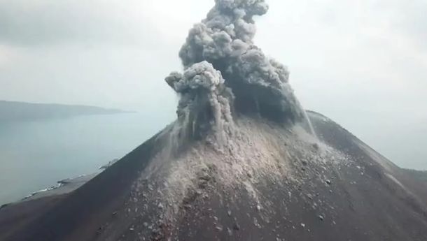 BPBD Bandar Lampung Keluarkan Imbauan Waspada Abu Vulkanik Gunung Anak Krakatau