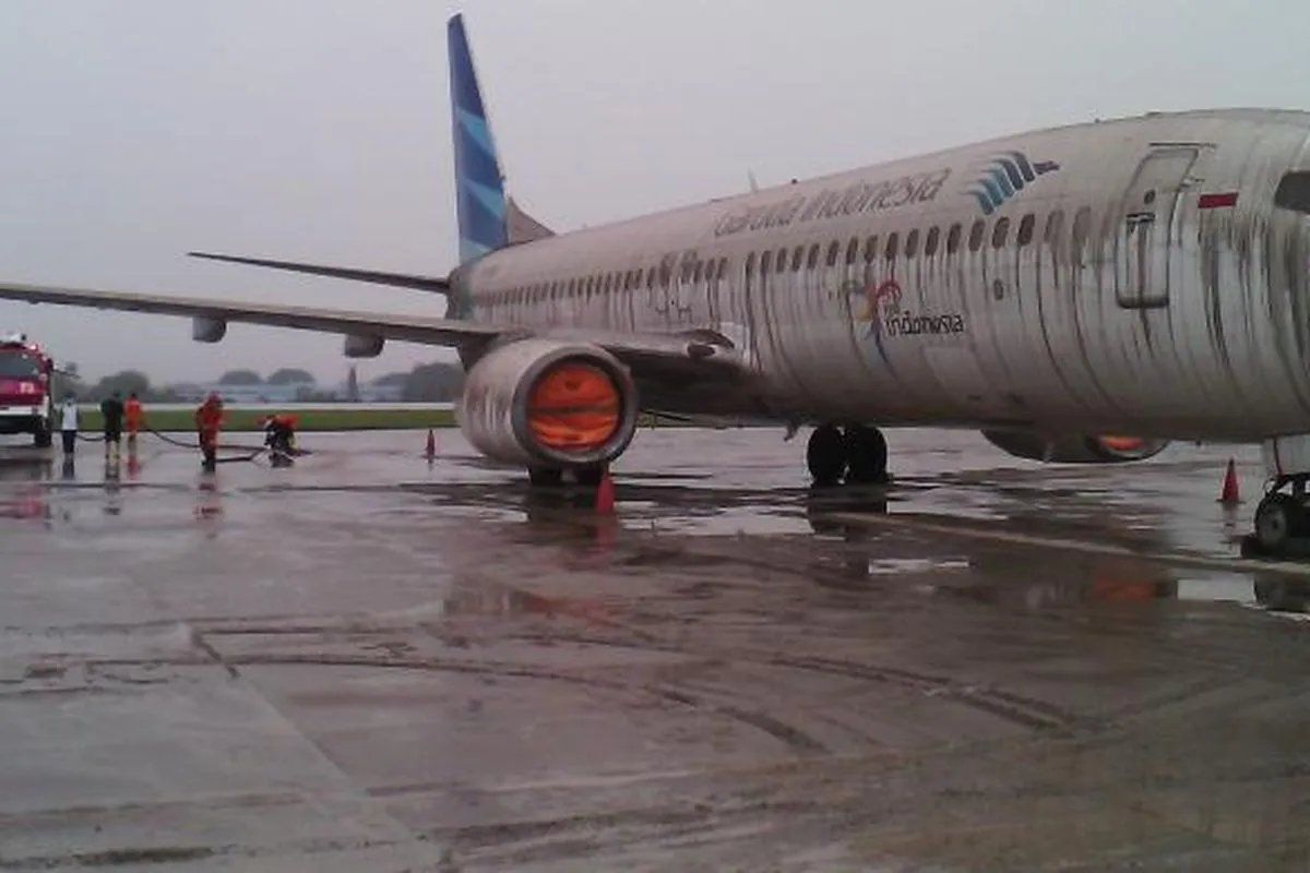Kondisi pesawat Garuda Indonesia yang diklaim warganet dengan posisi di Bandara Soekarno Hatta. 
