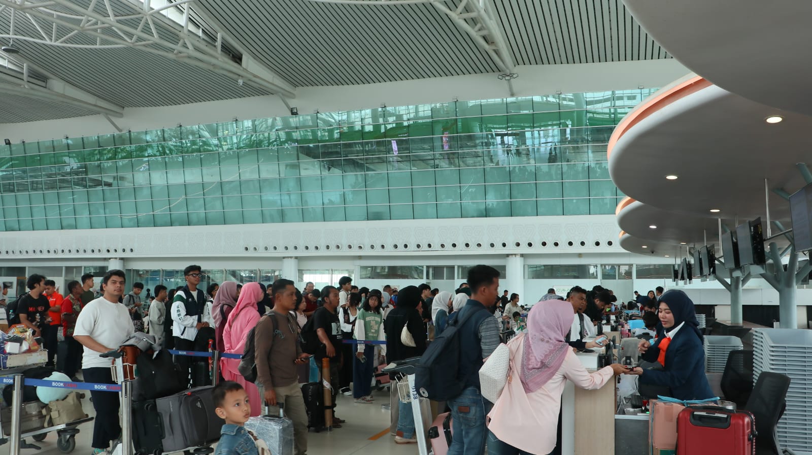 26 Penerbangan di Bandara SAMS Sepinggan Batal Imbas Erupsi Krakatau 