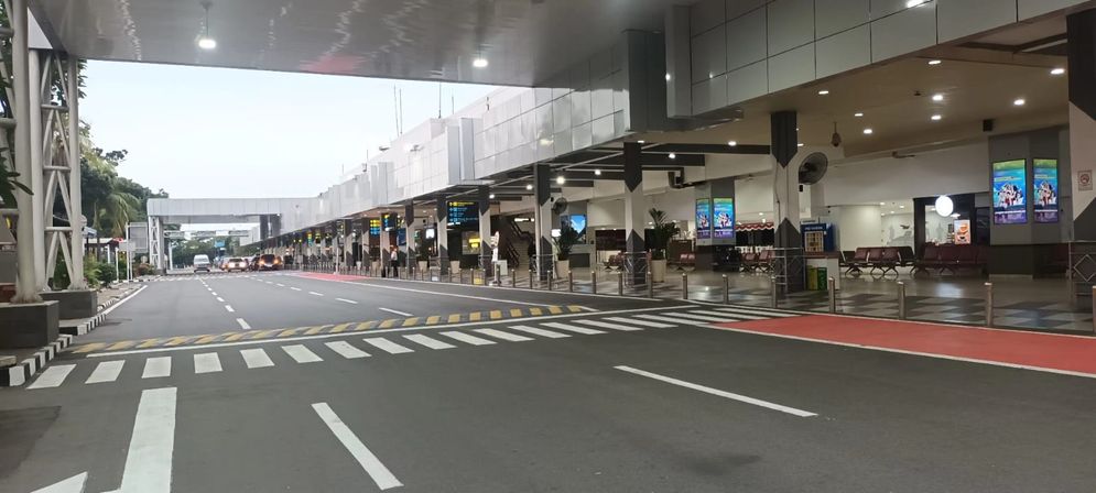 Bandara Halim Perdanakusuma tampak sepi pada Minggu sore (6/9/ 2026)