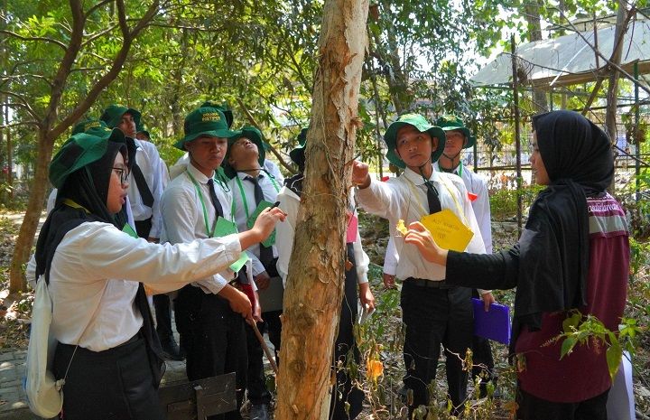 Sebelum Kuliah, Mahasiswa Baru INSTIPER Diajak ke Perkebunan Industri