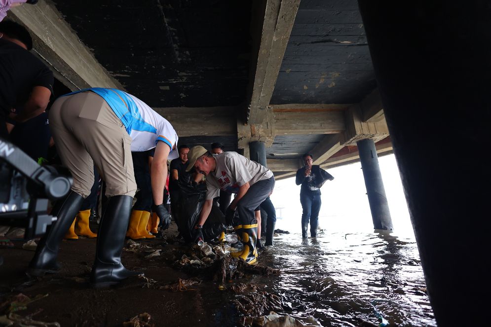 700 Orang Bersihkan Sampah di Sungai Mus