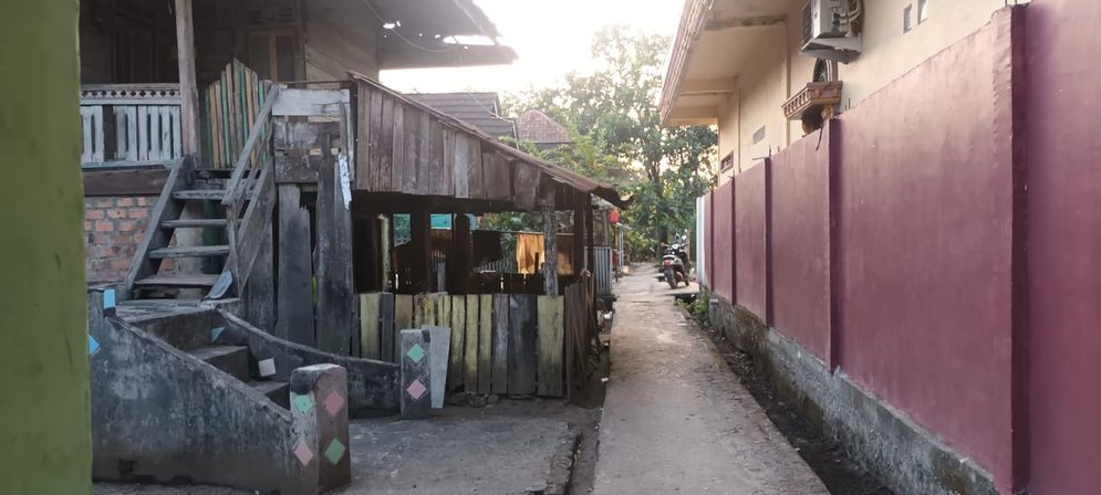 Salah satu sudut di desa yang dekat dengan tambang, yang hingga kini masih banyak warga miskin