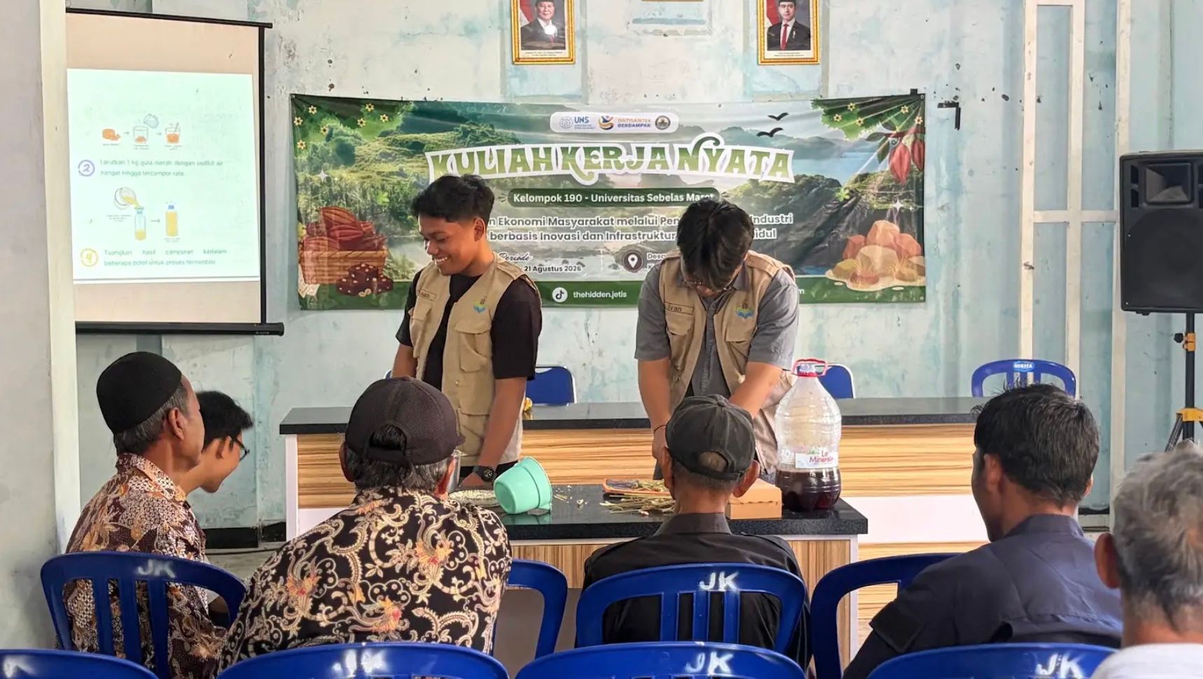 Mahasiswa KKN UNS Latih Warga Jetis Kidul Buat BioProtek dan Pupuk Organik Cair