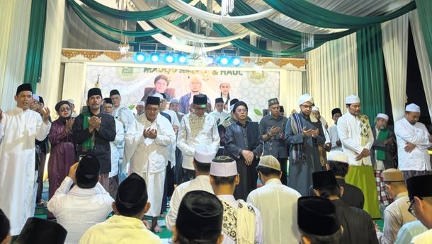 KH Ahmad Zaki: Jangan Berhenti Bershalawat Setelah Arbain