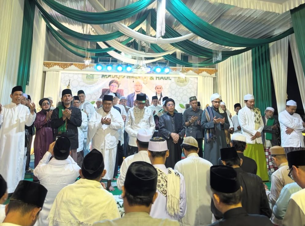 KH Ahmad Zaki Jangan Berhenti Bershalawat Setelah Arbain.jpeg