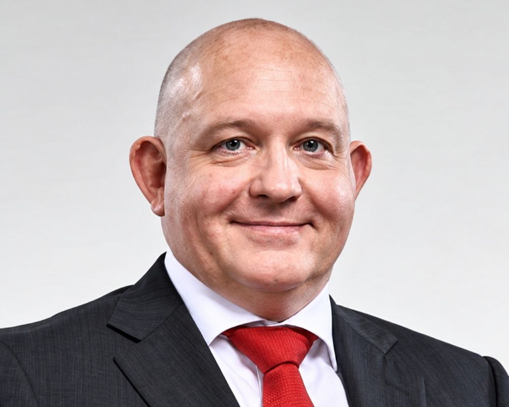Direktur Bayan Resources Alastair McLeod melego 185.200 saham BYAN di harga Rp13.352.