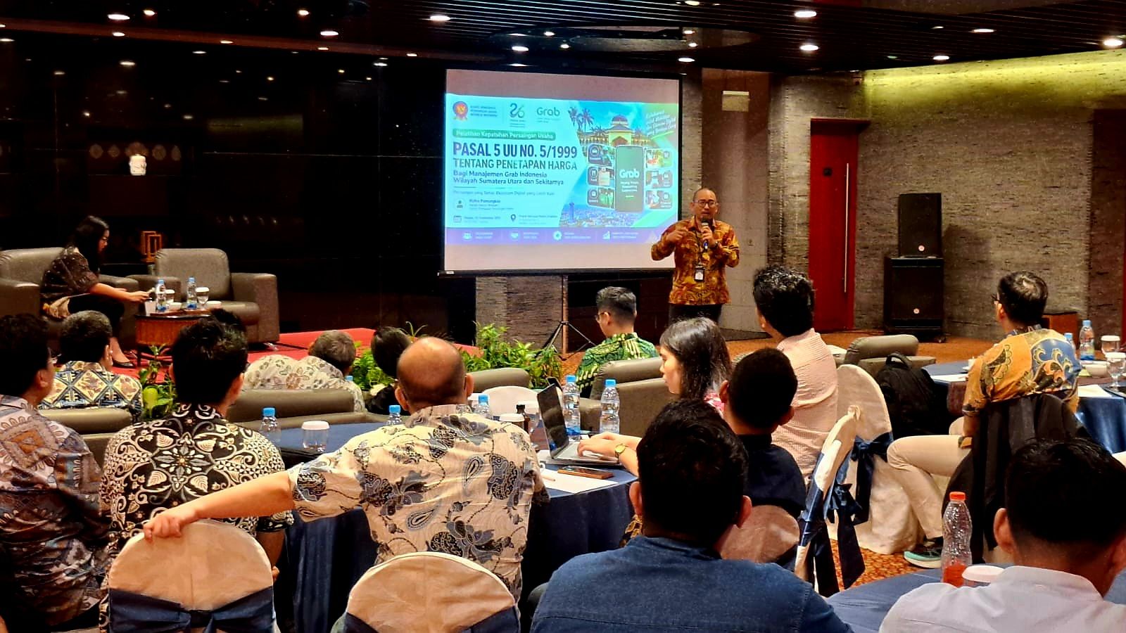 Kepala Kanwil 1 KPPU Ridho Pamungkas dalam advokasi dan pelatihan Program Kepatuhan Persaingan Usaha dengan Grab Indonesia

