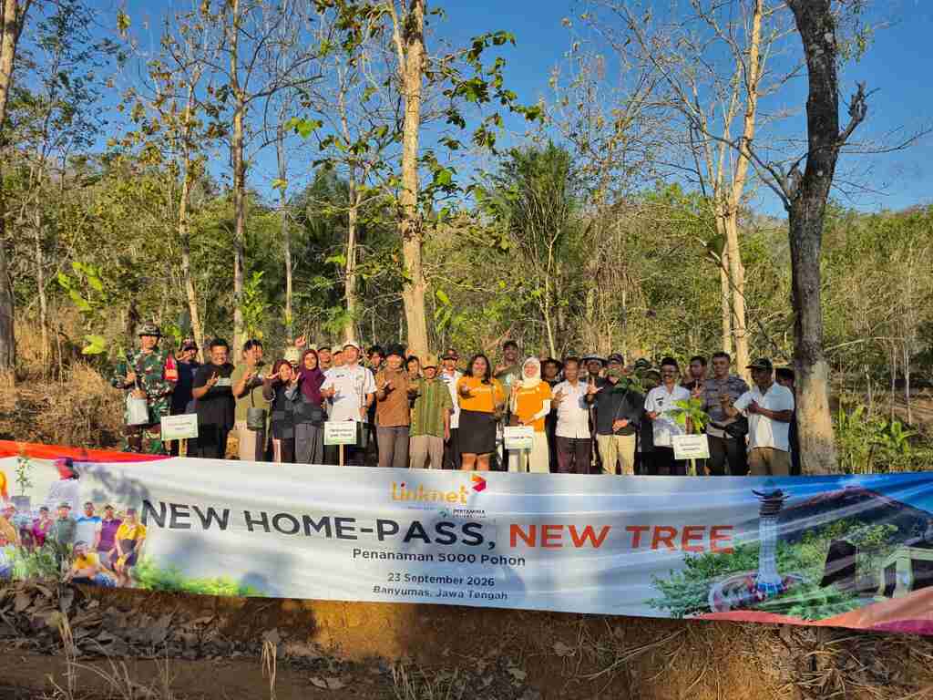 Linknet Tanam Ribuan Pohon Bersama Petani Hutan
