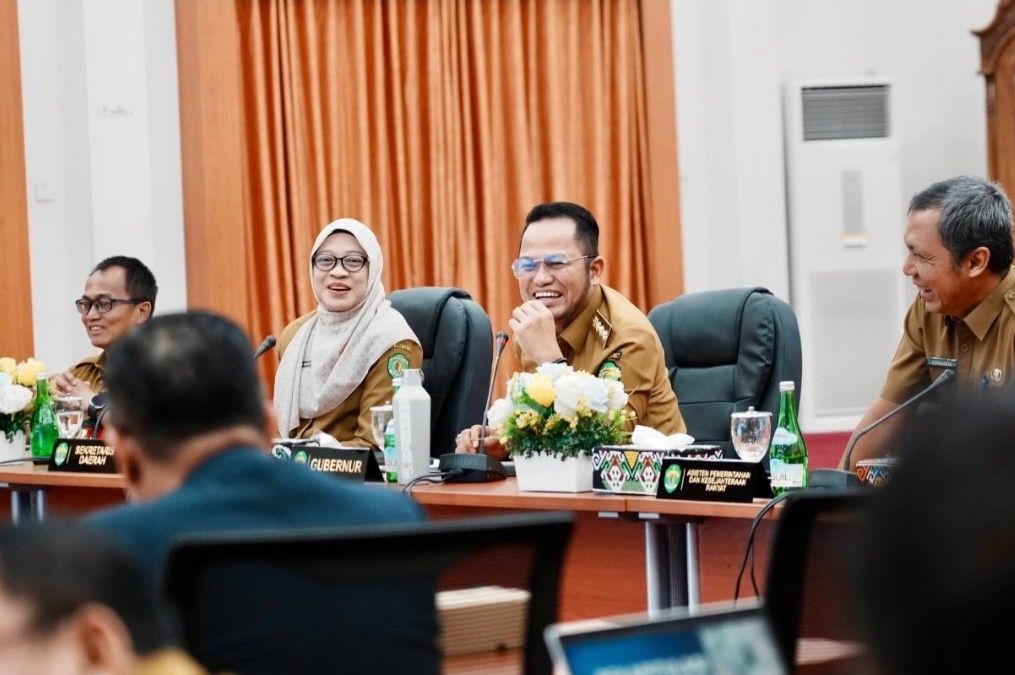 Gubernur Kaltim Rudy Mas'ud dalam kegiatan rutin Morning Breifing di Kantor Gubernur Kaltim, Samarinda, Senin (28/9/2026) .