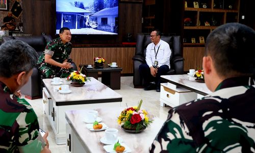 EGM Pertamina Patra Niaga Regional Sumbagut Fanda Chrismianto bersilaturahmi dengan Panglima Kodam I/BB Mayjen Hendy Antariksa untuk mendukung kelancaran operasional dan distribusi energi kepada masyarakat