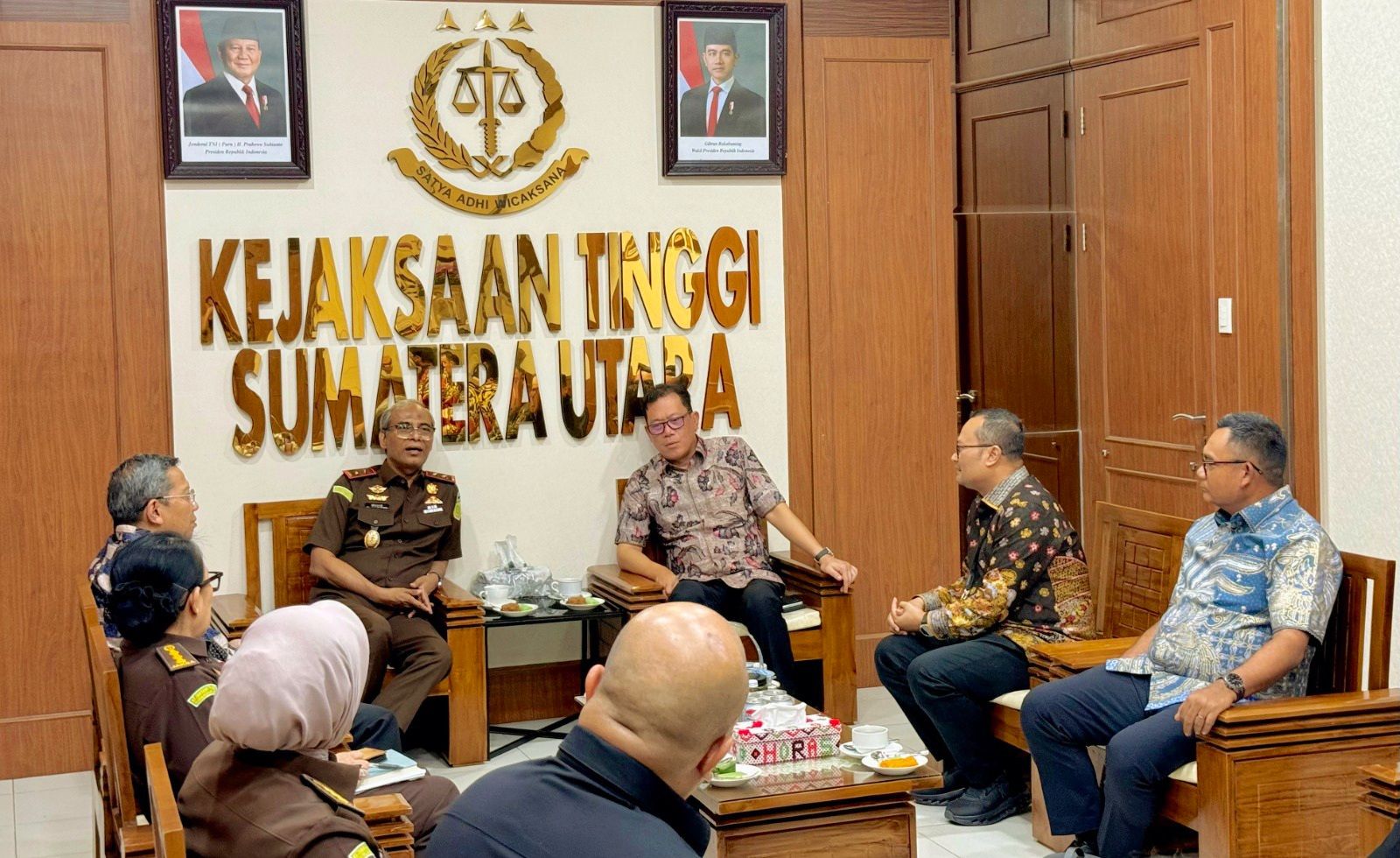 Rombongan Pertamina yang dihadiri EGM Pertamina Patra Niaga Regional Sumbagut Fanda Chrismianto diterima Kepala Kejaksaan Tinggi Sumut Muhibuddin
