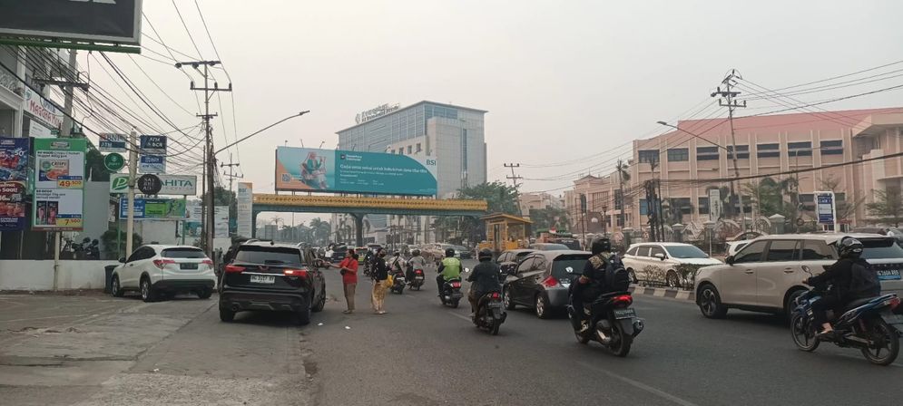 Suasana sore di Jalan Sudirman Palembang