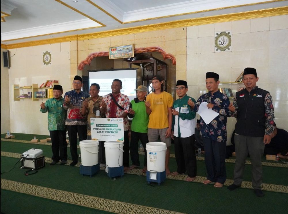 BMH Kaltim salurkan bantuan produktif untuk petani dan peternak di Gunung Binjai Balikpapan.