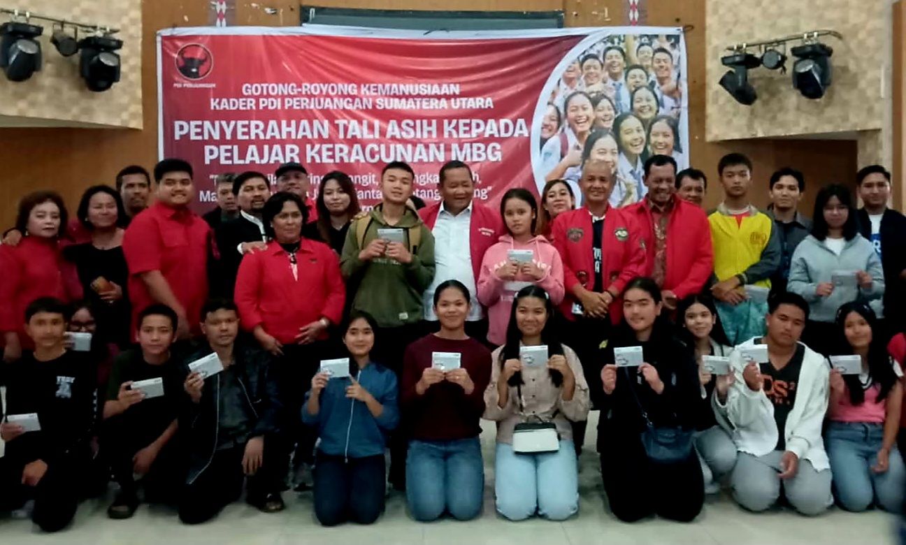 DPD PDI Perjuangan Sumut memberi tali asih kepada siswa korban keracunan Makan Bergizi Gratis (MBG) di Kabupaten Karo