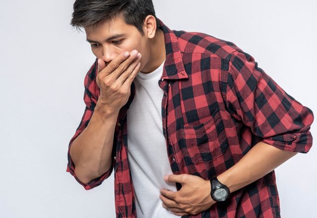 Keracunan Makanan Basi? Lakukan 5 Hal Ini untuk Menanganinya