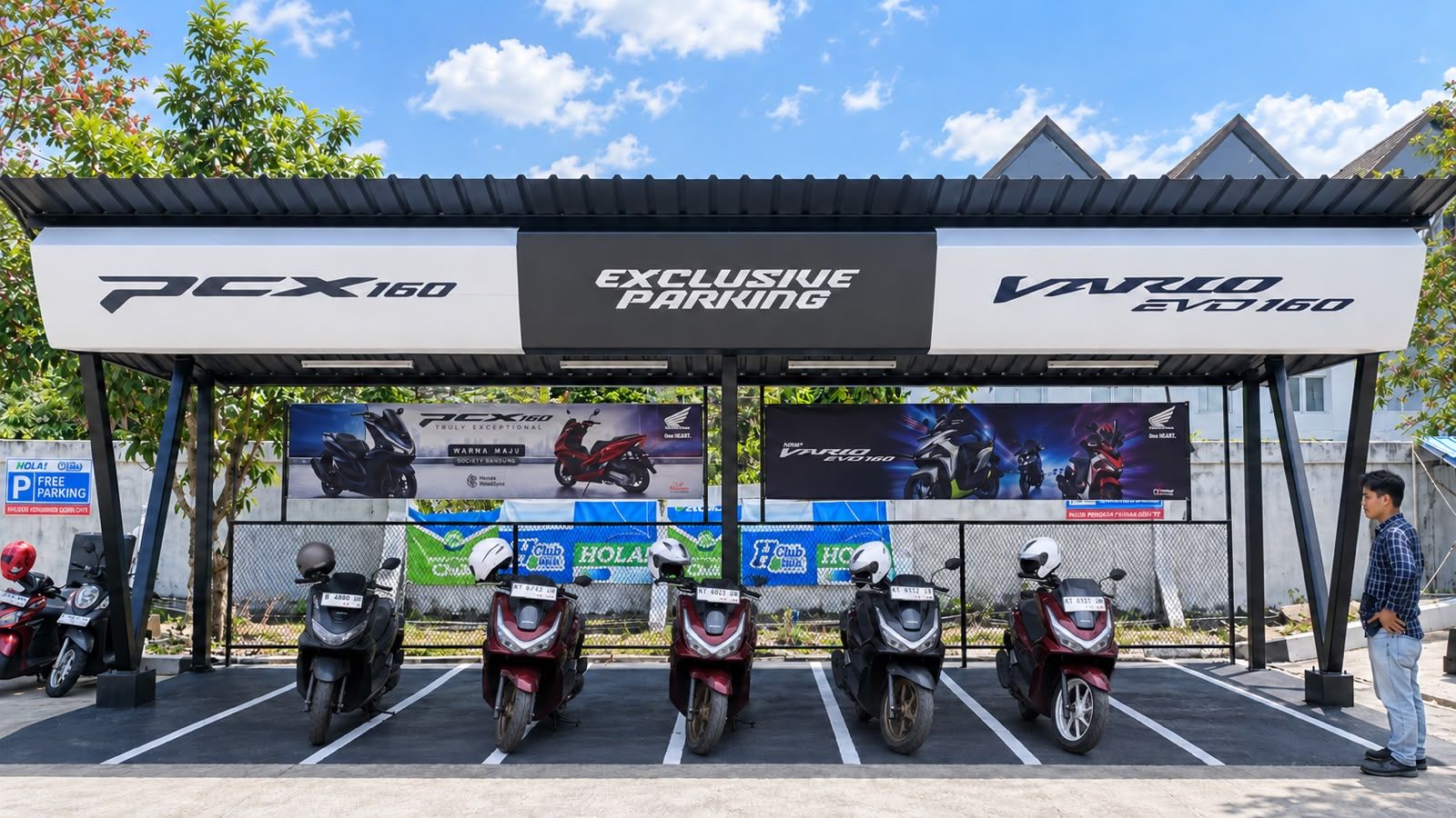 Parkir eksklusif di Hola Padel bagi pengguna PCX 160.