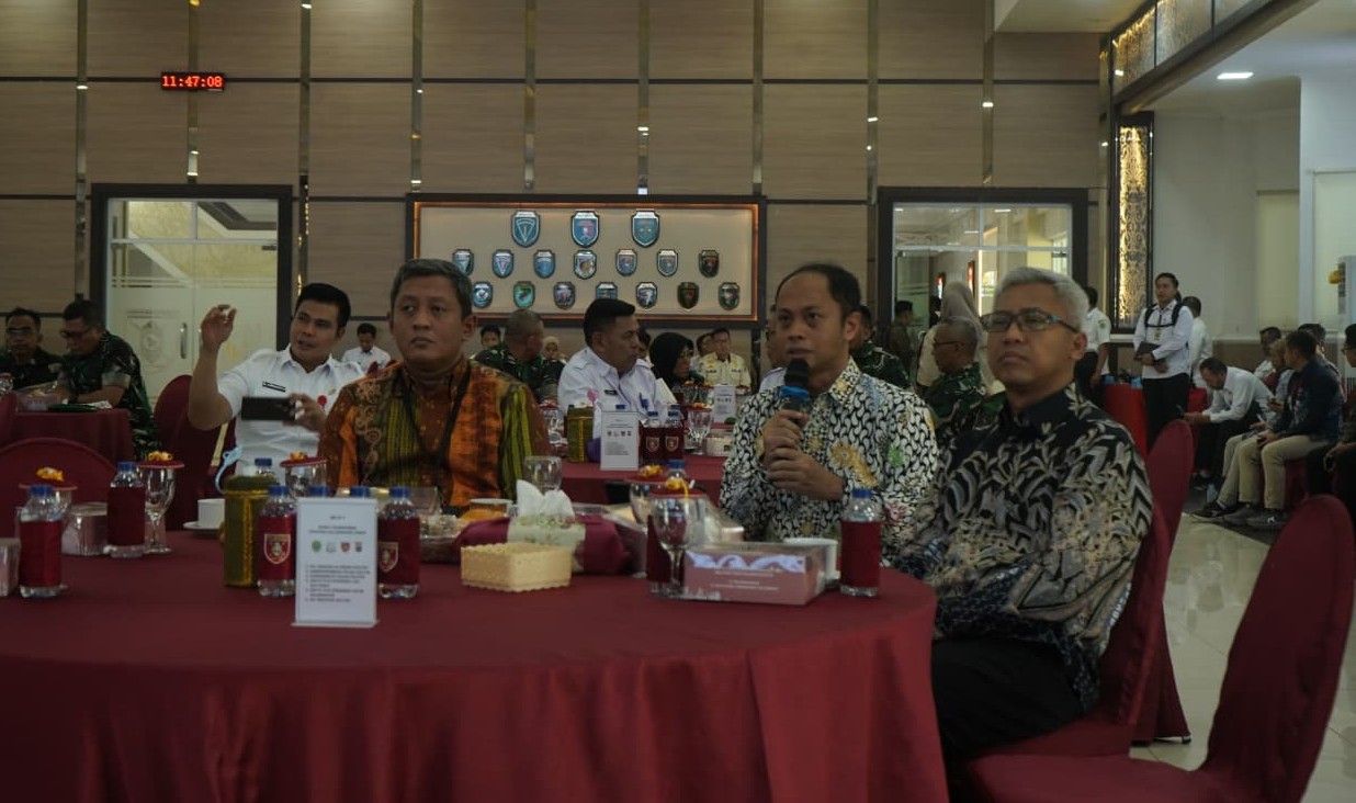 General Manager PLN UID Kaltimra, Muchamad Chaliq Fadli, menyampaikan perkembangan penanganan sistem kelistrikan Kalimantan