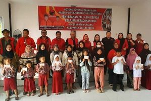  DPD PDI Perjuangan Sumut menyalurkan tali asih kepada siswa korban Makan Bergizi Gratis (MBG) di Kecamatan Galang, Kabupaten Deliserdang