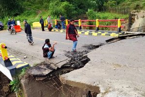  Kondisi wilayah terdampak banjir dan tanah longsor di Kabupaten Gayo Lues, Provinsi Aceh, Jumat (9/10)